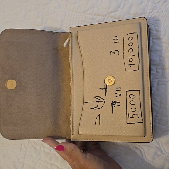 Coach Cream Shoulder Bag with Gold Chain - Picture 6 of 7